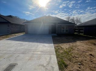 1009 Hooks Ave, Lacy Lakeview, TX 76705