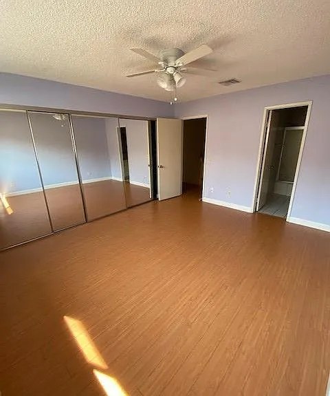 557 E Tujunga Ave #H — Photo 8