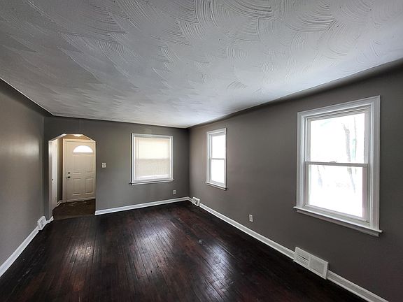 3rd image of 420 E Meyers Ave