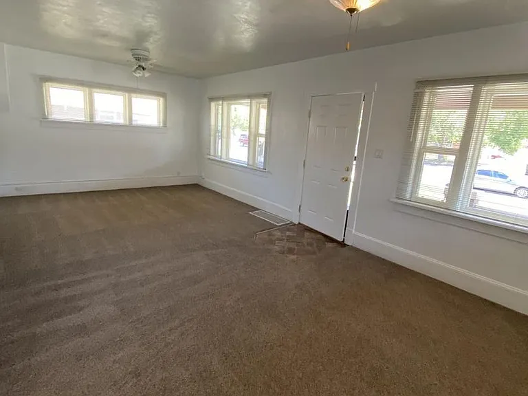 227 N 400 E — Photo 5