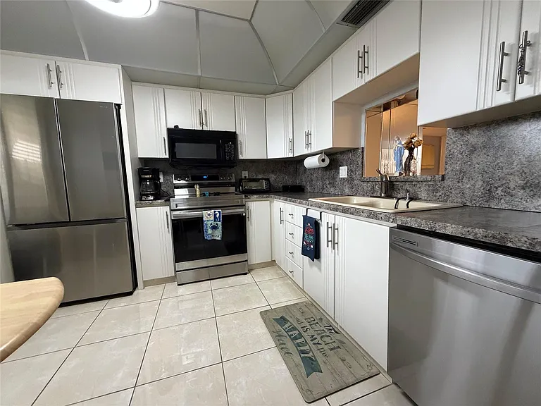 2304 Lucaya Ln #L4 — Photo 25