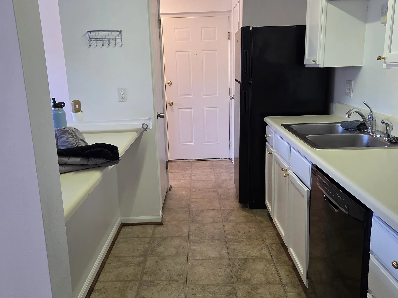 2 bed, 848 sqft, $1,550 — Photo 2