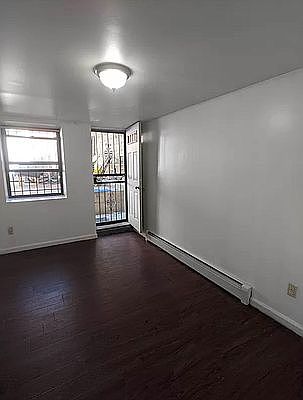 2nd image of 2549 41st St