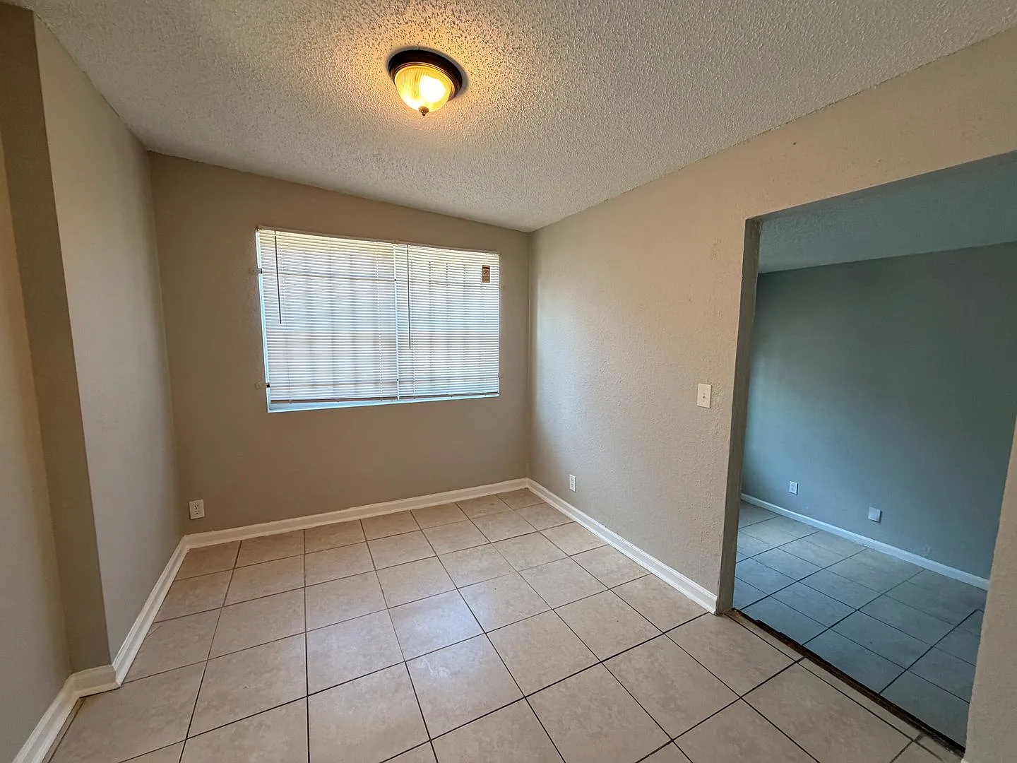 Spacious, updated 3/1 with bonus room and large utility room — Photo 4
