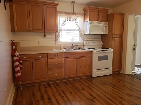 2nd image of 3137 Yardley Dr NW