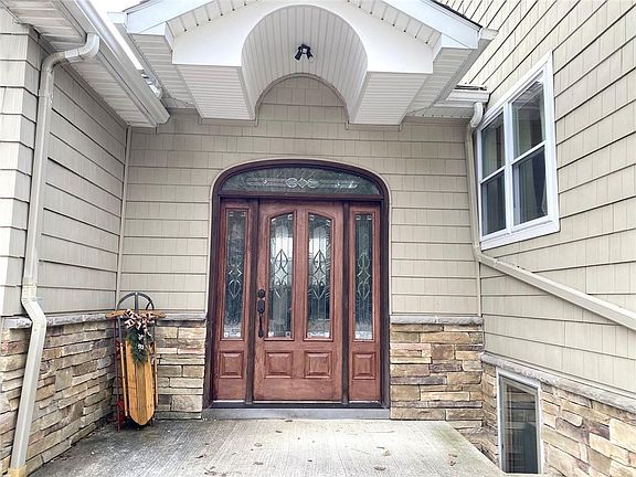 2nd image of 6995 Sherwood Ln