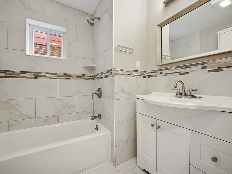 2354 Duncan St — Photo 12