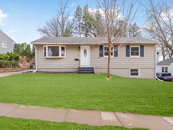 2nd image of 2627 Westwood Pl