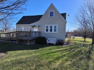1555 N La Fox St, South Elgin, IL 60177