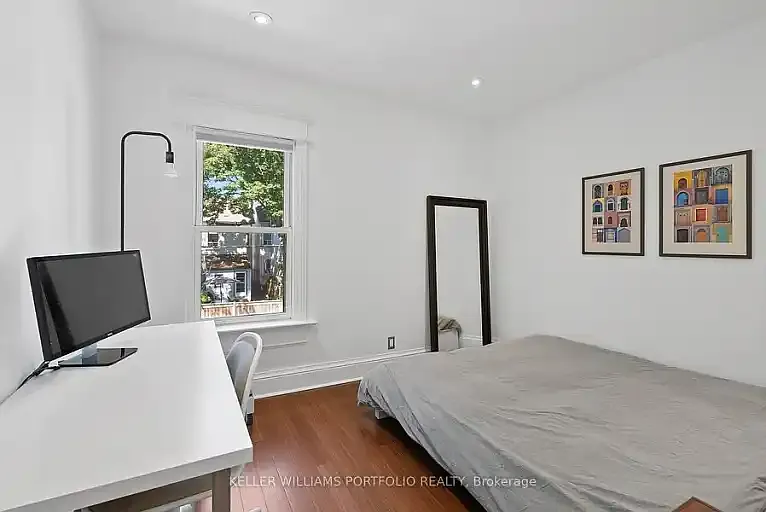 28 Tiverton Ave #1A — Photo 8