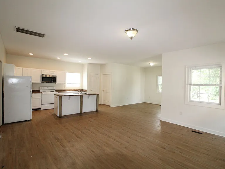 301 W Market St — Photo 11