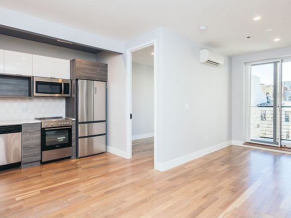 5th image of 743 Lafayette Ave #3R