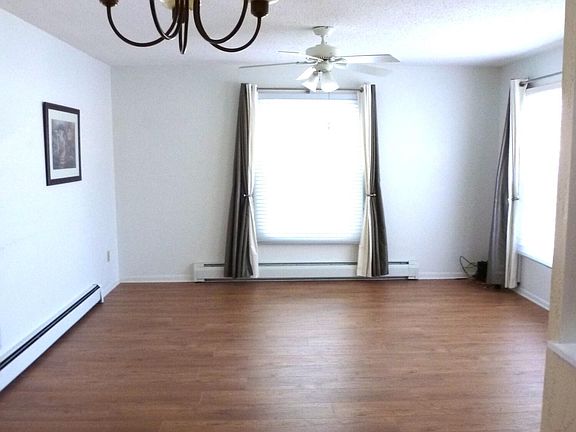 3rd image of 108 Canterbury Ln