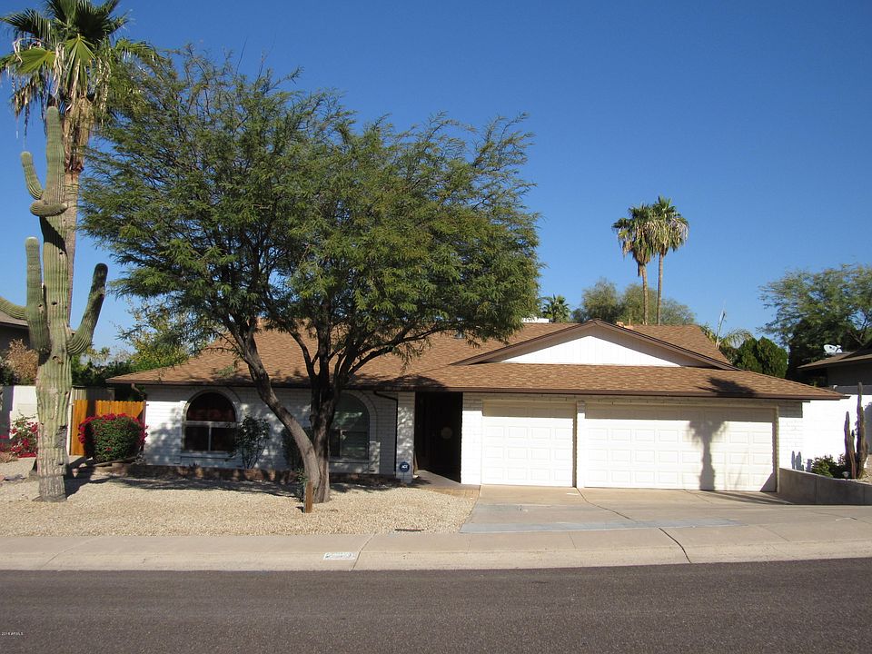 1st image of 230 E Wood Dr