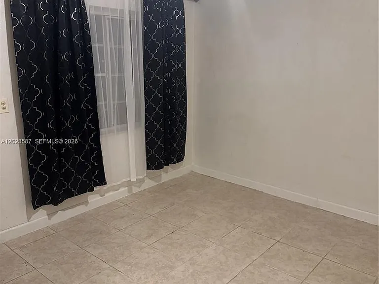 1020 SW 5th St #3 — Photo 5