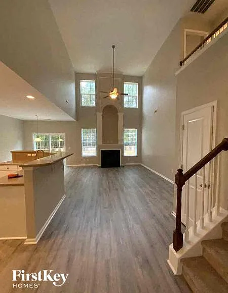 918 Laurel Oak Ln — Photo 2
