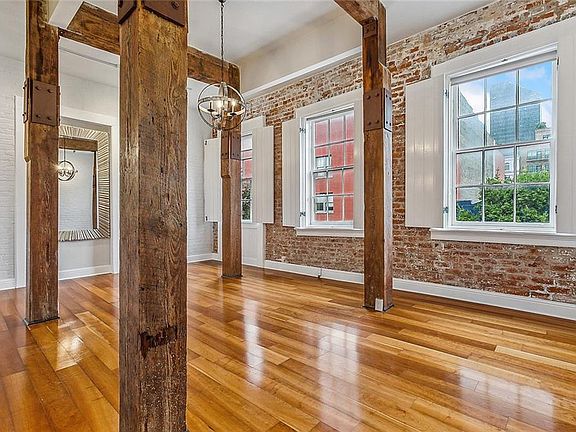 4th image of 448 Julia St APT 206