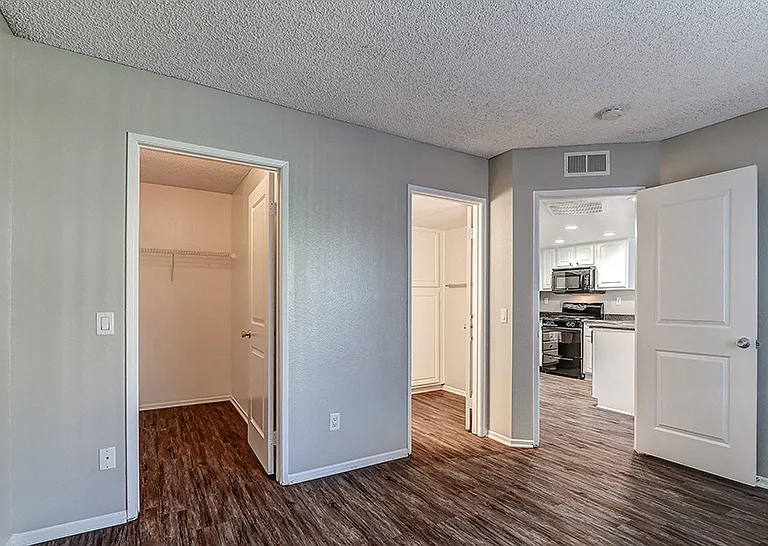 BROOKWOOD VILLAS — Photo 27