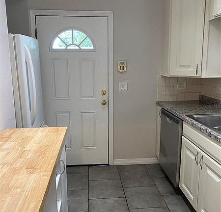 3rd image of 812 19th Ave W