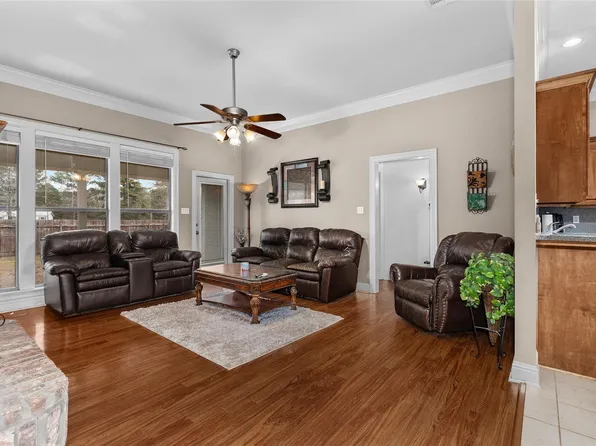 102 Fitzwilliam St, Haughton, LA 71037