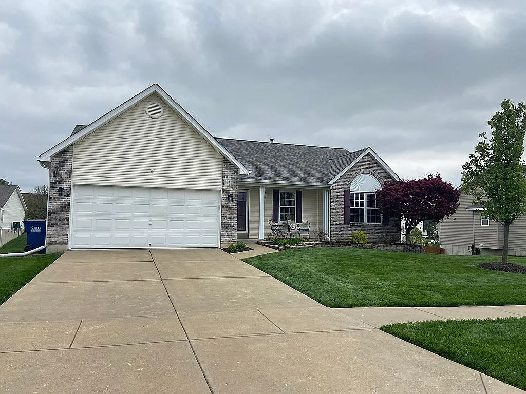 1078 Dardenne Woods Dr photo 1
