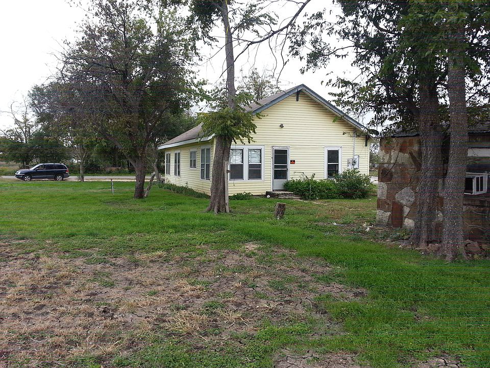 1st image of 807 E Pecan St