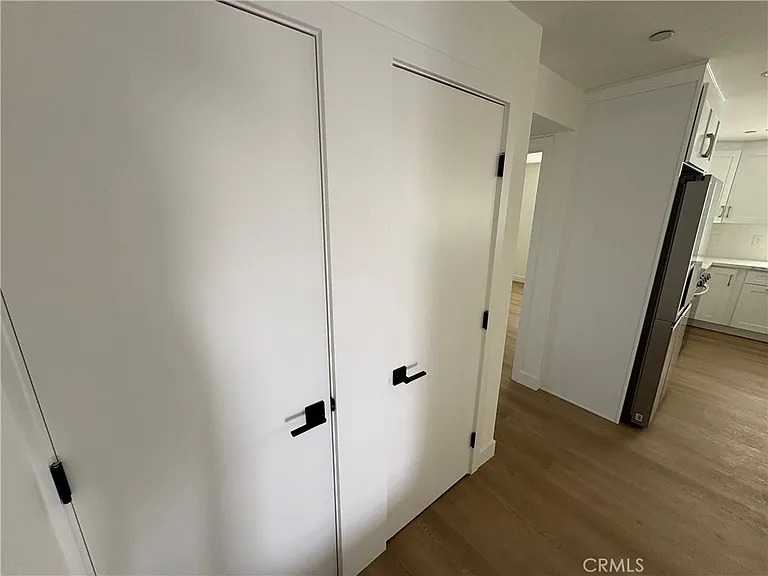 14165 Calvert St — Photo 15