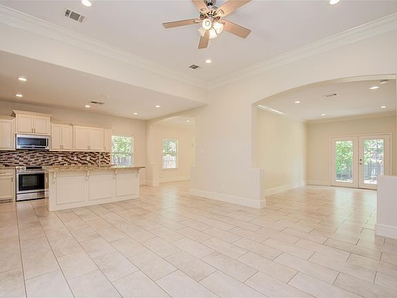 4th image of 10572 Twin Oak Dr