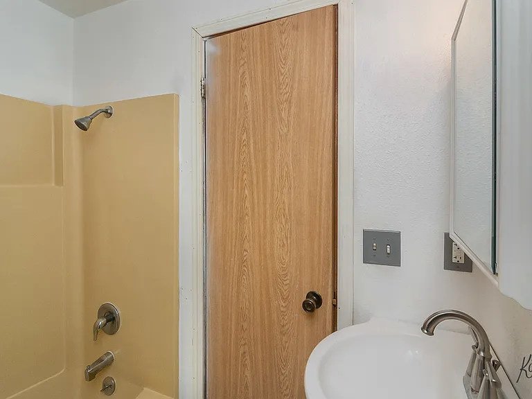 327 W 5th Ave #3 — Photo 16