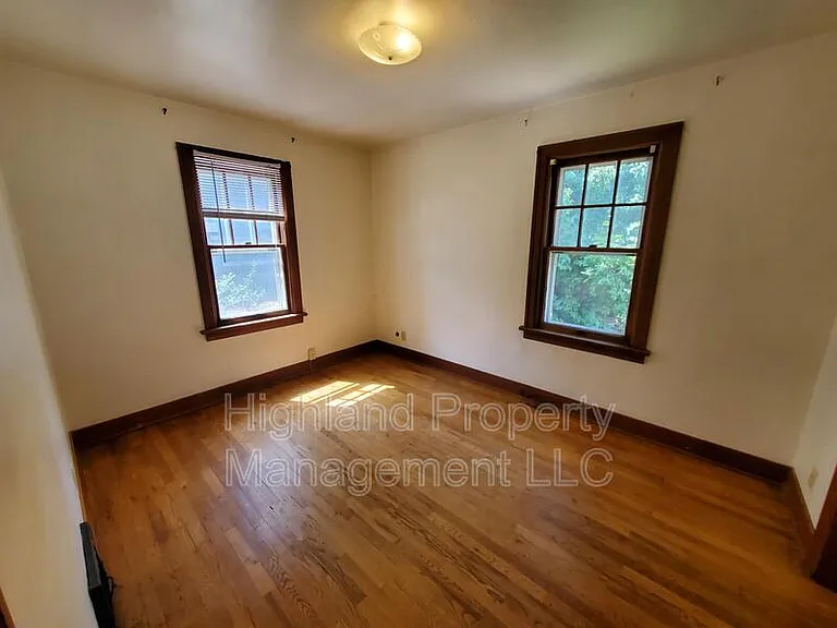 322 N Main St — Photo 7