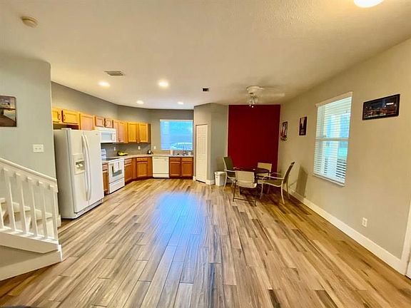5th image of 2368 SE Quaint Dr