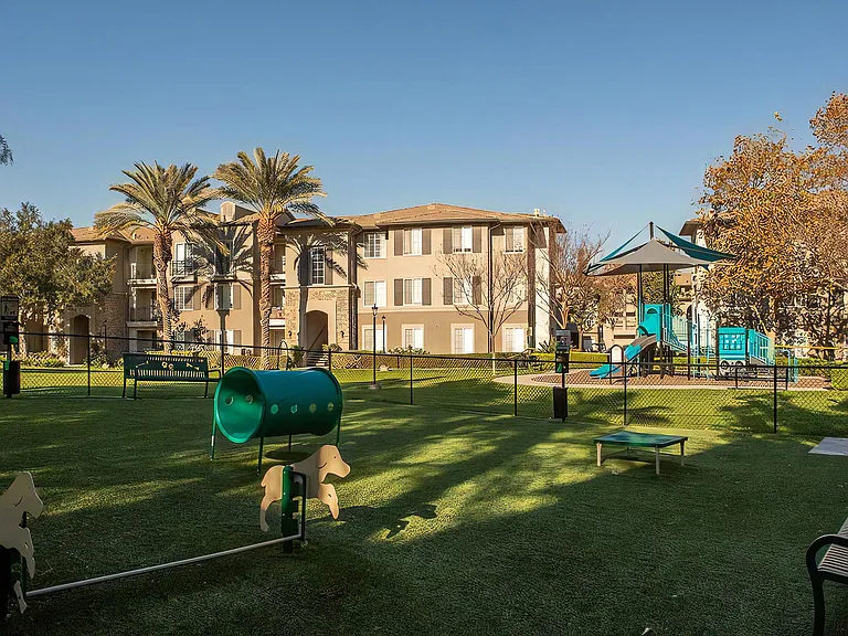Friendly Community Spacious with Bark Park