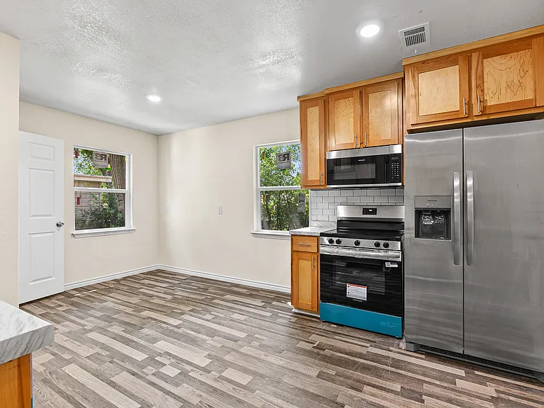 906 Attas Ave — Photo 4
