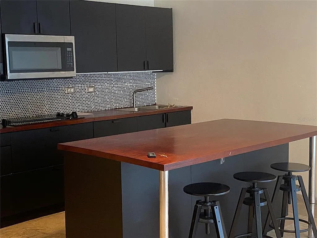 2 bed, 2.0 bath, 1250 sqft, $2,500 — Photo 3