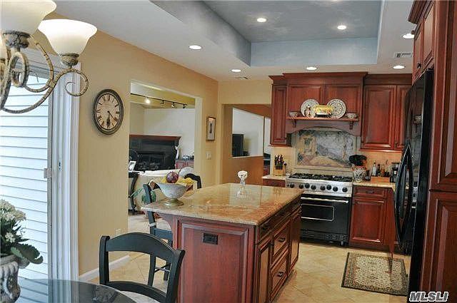 2nd image of 8 Granada Cir