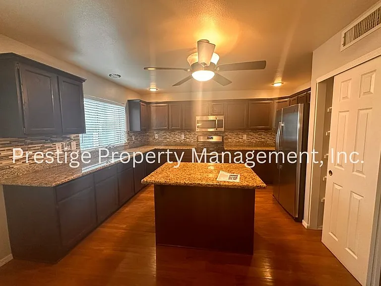 1390 W Copper Creek Pl — Photo 3