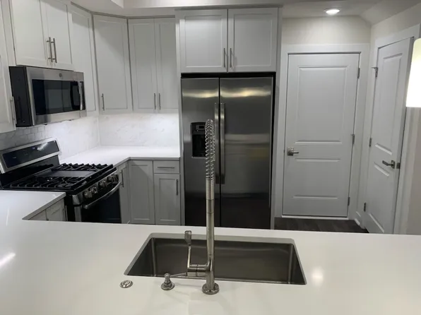 13262 Woodland Park Rd, Herndon, VA 20171