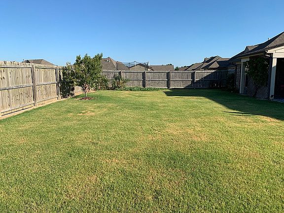 Spacious backyard 