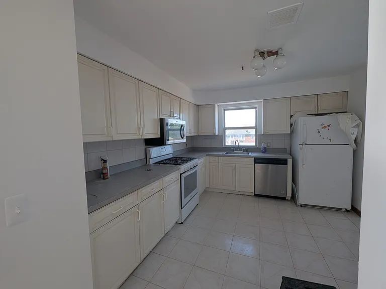 305 7th St #3 — Photo 4