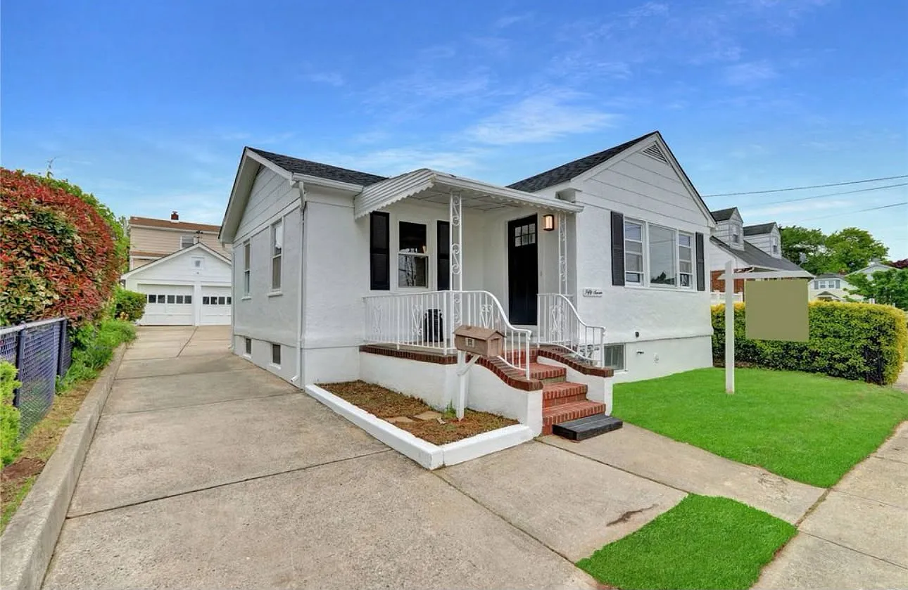 3 bed, 1.5 bath, 1100 sqft, $5,500 — Photo 1