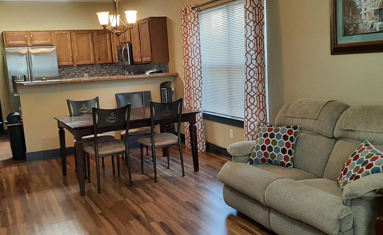 3 bed, 2.5 bath, 1896 sqft, $2,450 — Photo 2