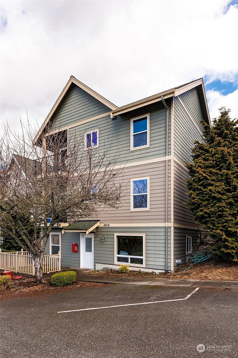 4014 Byron Avenue photo 1