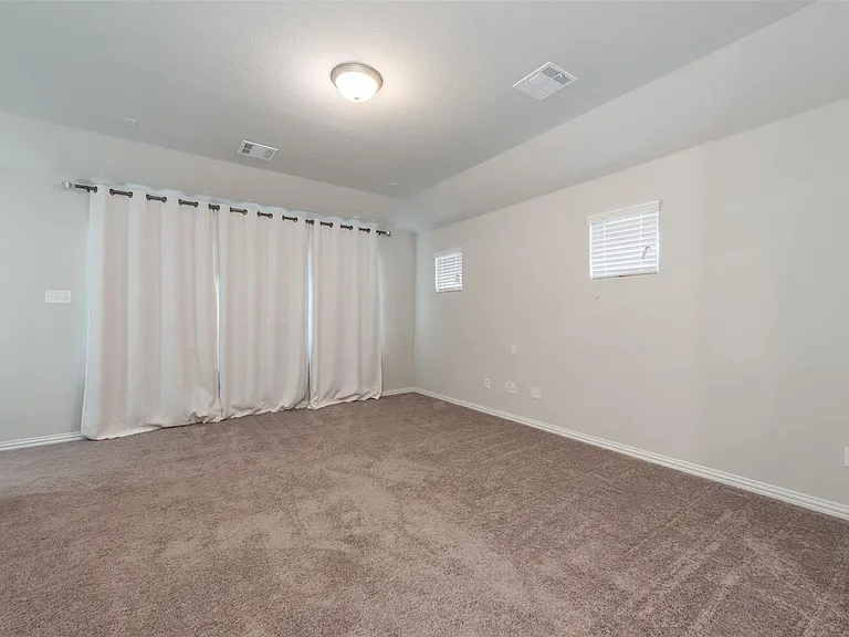 717 Seabourne Dr — Photo 8