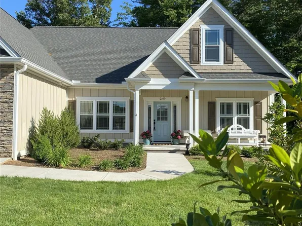 2109 6th St NW, Hickory, NC 28601