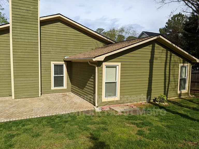 215 Broken Lance Pl — Photo 19