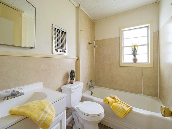 4th image of 1206 Pinecrest St