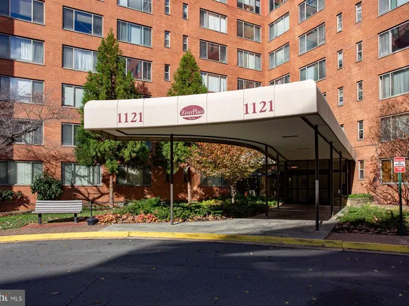 1121 Arlington Blvd APT 348, Arlington, VA 22209