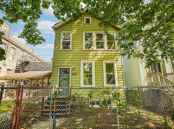 2nd image of 1933 N Kenmore Ave