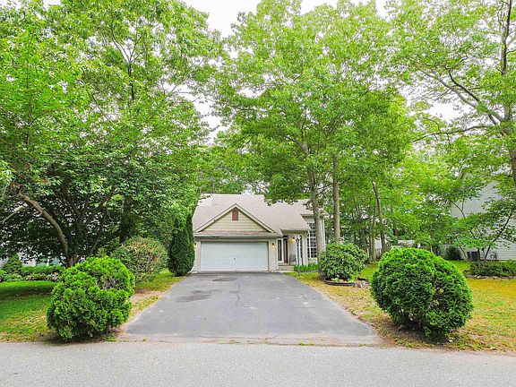 2nd image of 555 Arlington Ln