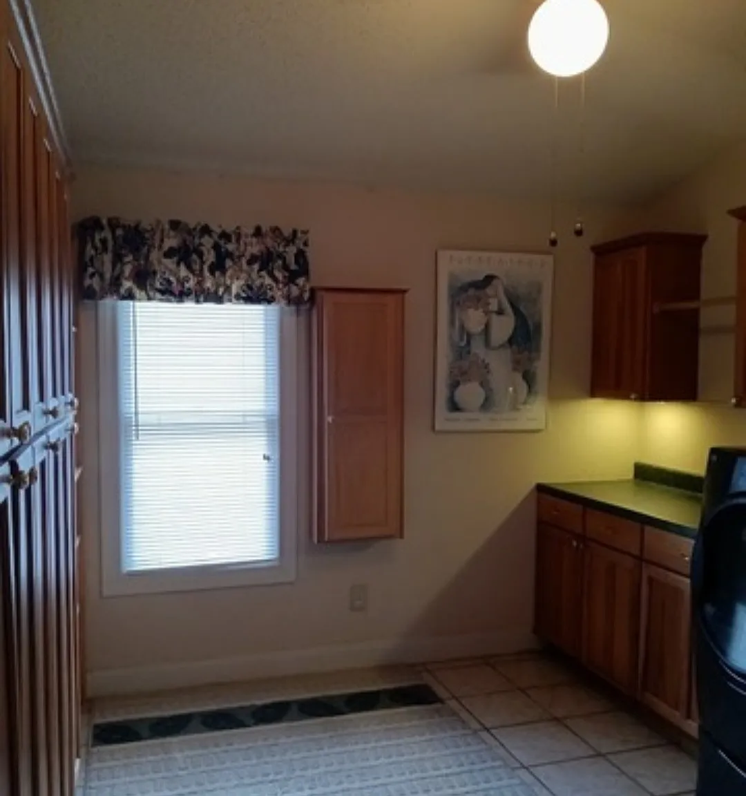 3 bed, 2556 sqft, $2,275 — Photo 2